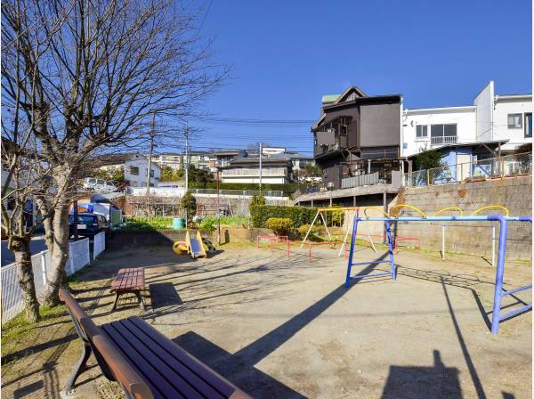 あらく児童遊園まで徒歩1分（約30m）