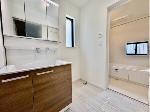 洗面台とお風呂でのんびりできそうです。