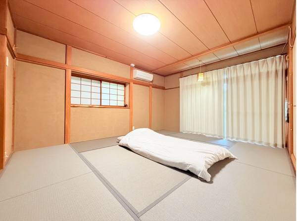 こちらは趣あふれる和室、居心地の良い素敵な空間