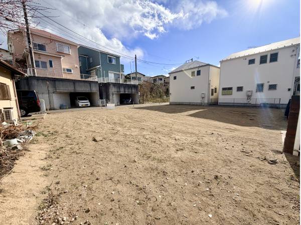 周囲が開けており、日当たりの良い環境です。