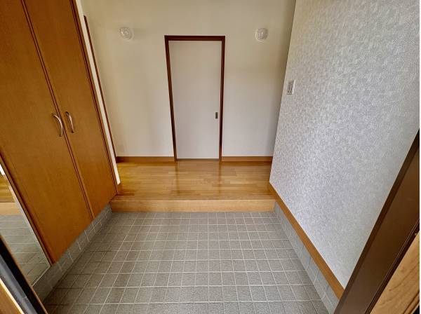 玄関から広いですよ！