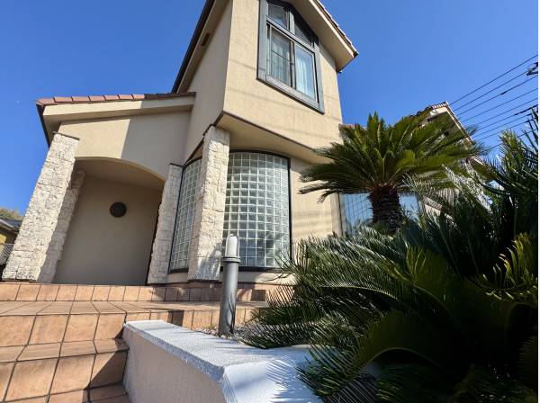 リゾート感じる海辺の邸宅です♪