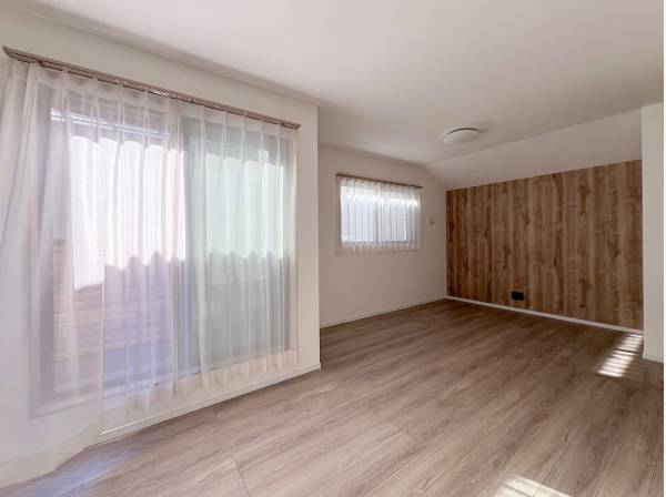 ウッドのアクセントを随所に散りばめ温もりを与えます