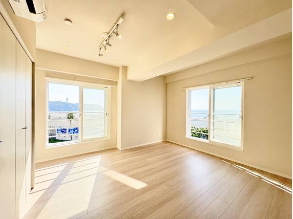 「今日はリモートワーク」そんな日は、海が見える部屋を書斎に