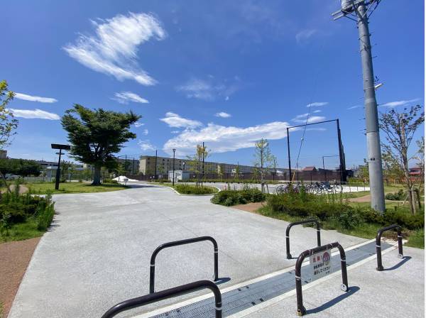 しろやま公園まで徒歩3分（約220m）