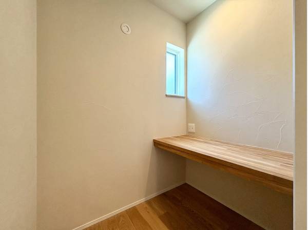 書斎スペースもございます。