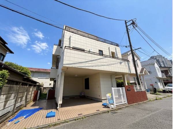 重厚感のある軽量鉄筋造の注文住宅です