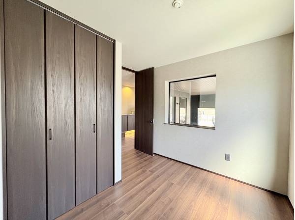 インナーガレージを見る事のできる1階洋室