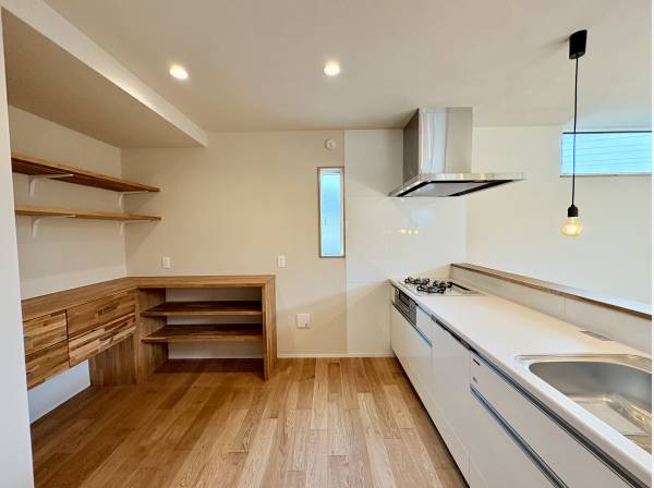 広々としたキッチンスペース、ご家族で祝日にご馳走を