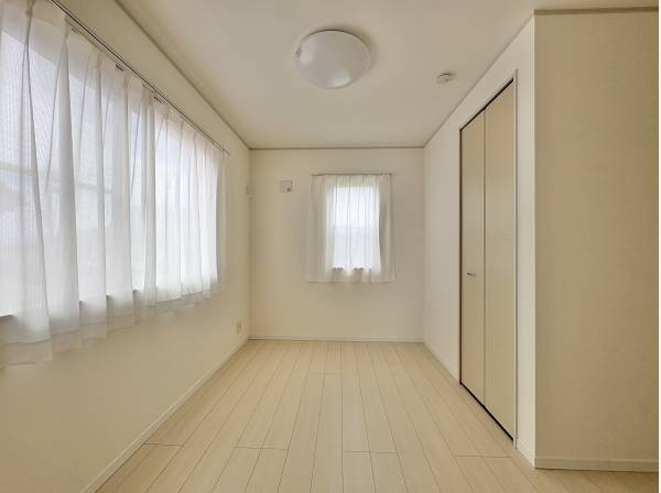 2面採光があることにより、十分な陽光がお部屋の全体に届きます