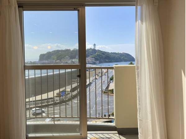 ご覧のように正面に江ノ島です