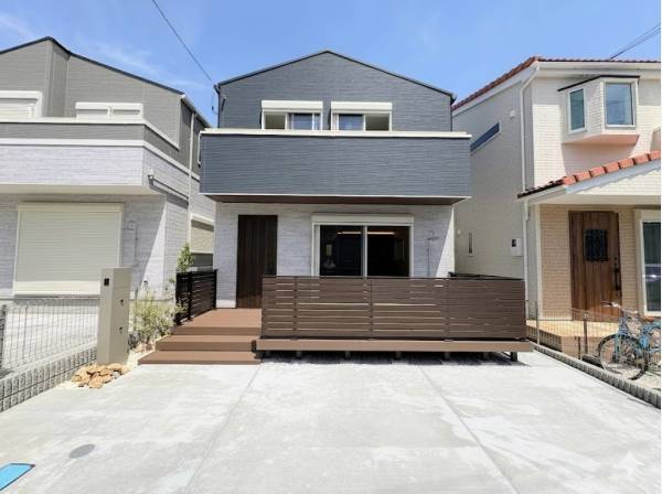 湘南らしいデザインのウッドテラス付きデザインハウス！