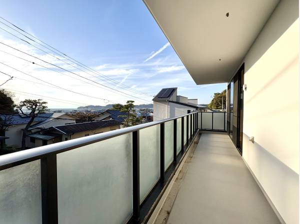 ワイドバルコニーで開放的な空間