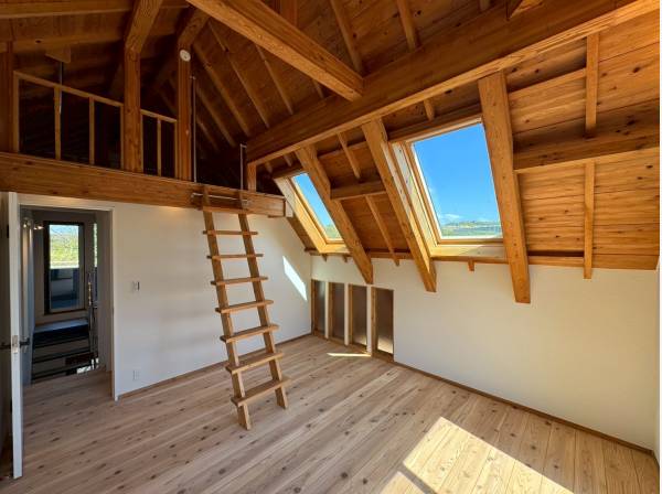 秘密基地のようなお洒落な建物です