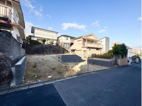 南道路の綺麗な整形地です。