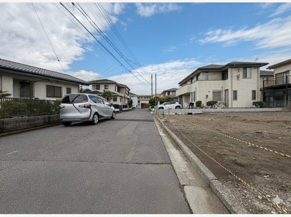 前面道路は幅約6mありアクセスも良好