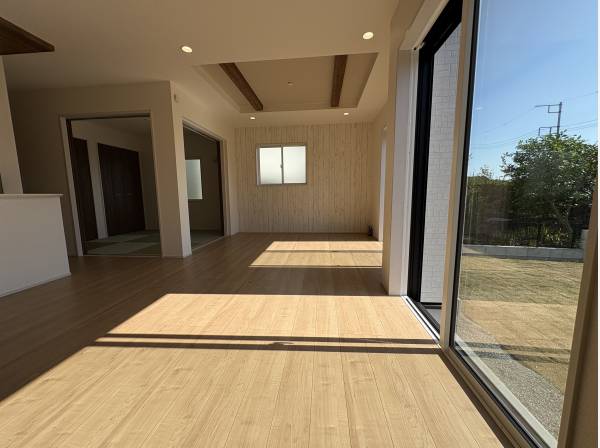 南向きのリビングで日当たり良好です。