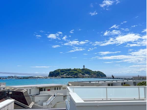 江ノ島を間近に望める特等席
