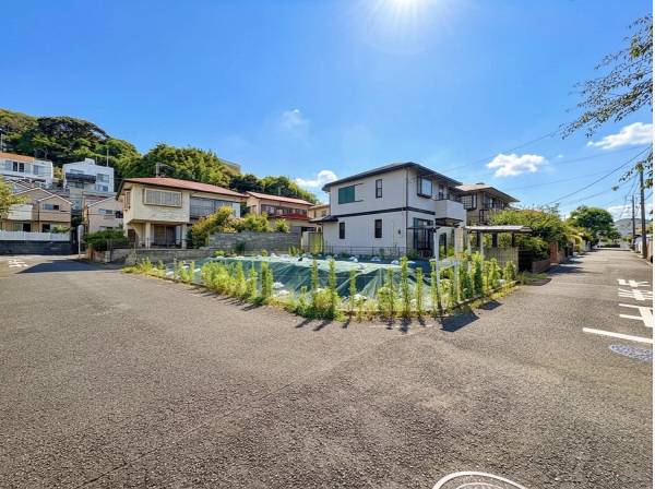 資産性も期待できる角地にございます。