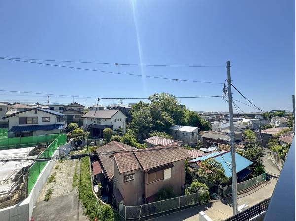 ひな壇状の立地の為こんなに開放的な眺めを愉しめます