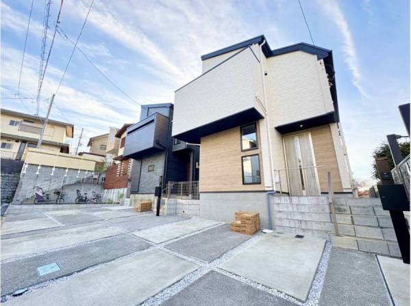 2色の異なる建物外観。あなたはどちらが好みですか？