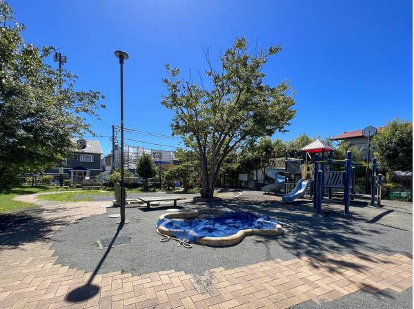 亀ヶ岡公園まで約350m・徒歩5分！