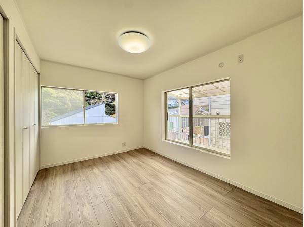 ２面採光で明るい居室