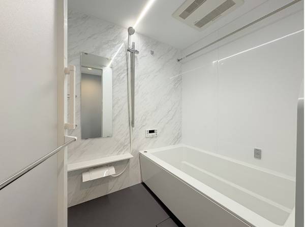 まったりと入浴を愉しめるバスルーム