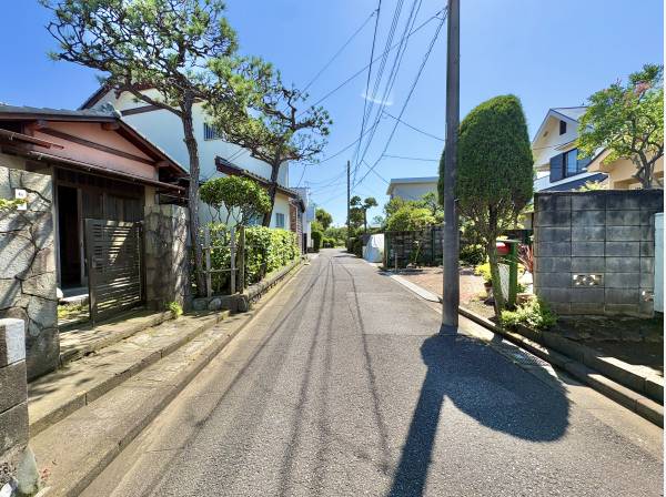 前面道路は交通量も少なく、お子様にも安心の環境です