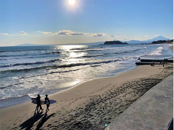 七里ガ浜海岸まで徒歩10分（約800m）