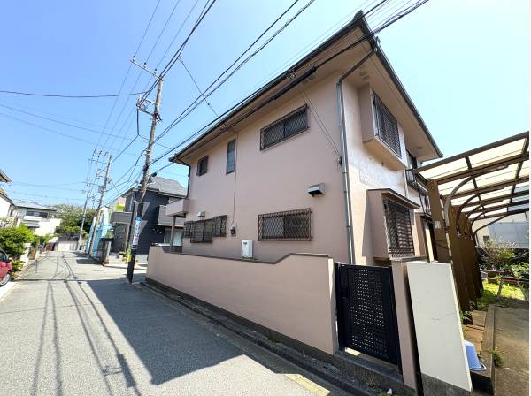 北側4.5ｍ公道より撮影、車両通過も少なく閑静な住宅地です。