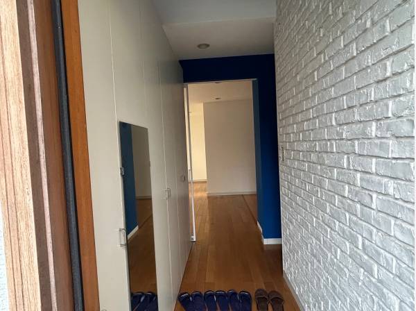 エントランスは大容量の収納スペースを備えております！