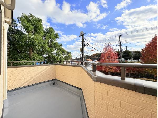 南向きバルコニー、紅葉も楽しめます！