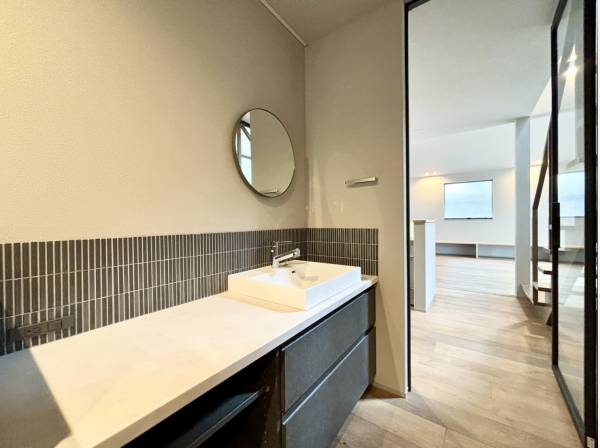 玄関先すぐに手洗い場がございます。