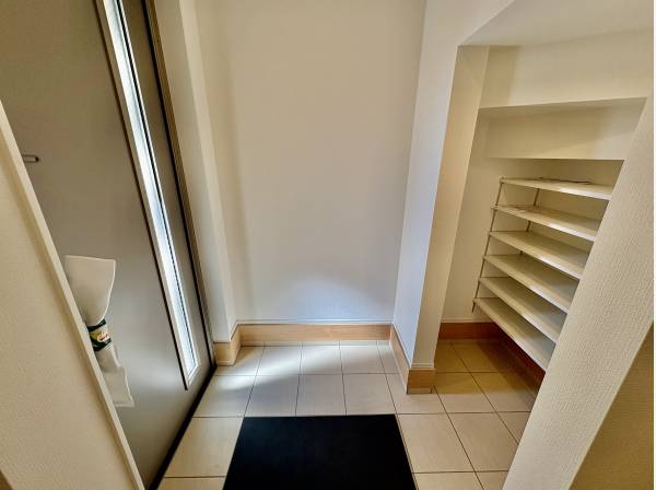 玄関のクロークもいろいろ入ります。