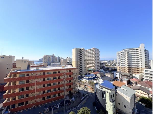 1本奥の通りで窓を開けても静かな時間がお過ごしいただけます。