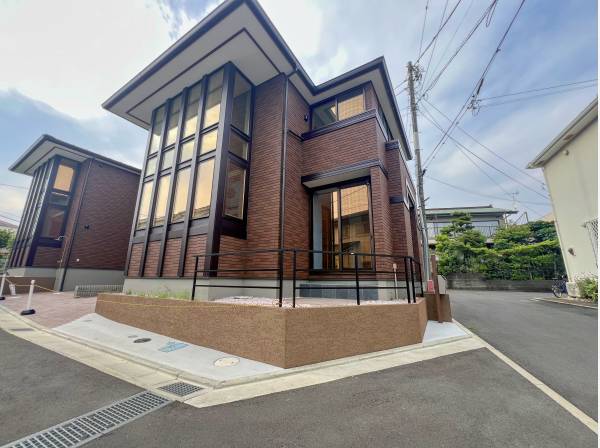 角地で陽当たりも良好です