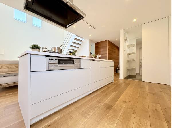 作業スペースが広く調理が捗るアイランドキッチン