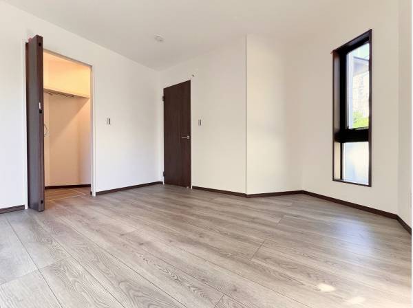 ウォークインクローゼットを完備した洋室