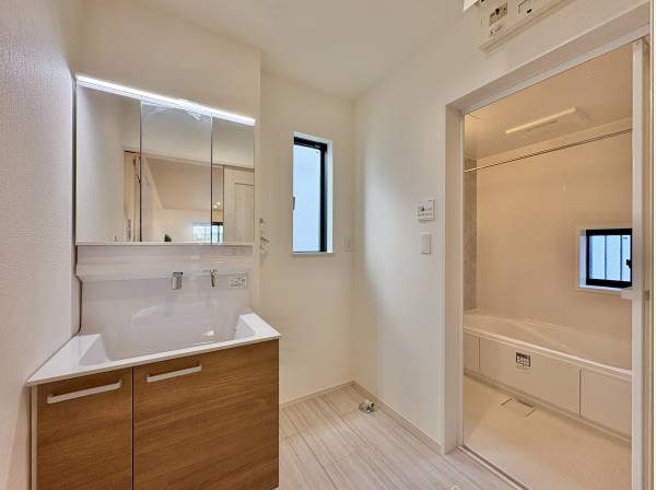 毎日使用する洗面室、ご家族で使用する場面をご想像ください