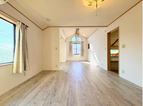 洋室も広々としています