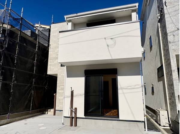 外シャワー付きのデザイナーズハウス