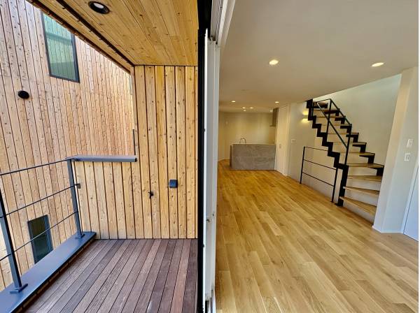 バルコニーとリビングの一体感がありますよ！