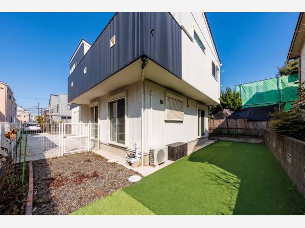 広々としたお庭、１日を通して幸せを感じられる贅沢な空間です