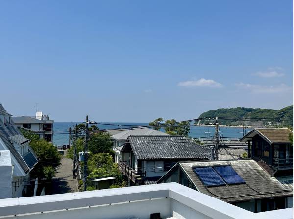 屋上からは逗子海岸を望みます/花火大会や富士山を望む特等席