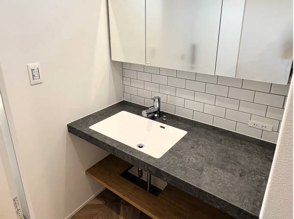 デザインにもこだわった、リラックスできるサニタリー空間です