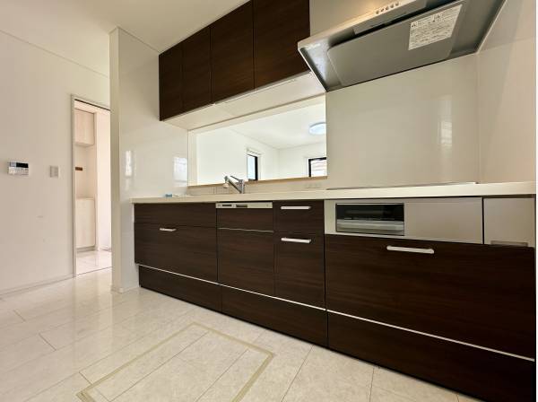 使い勝手の良さそうなペニンシュラ型キッチン