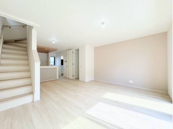 自然光が、部屋全体を明るくします。家族とゆっくり過ごせそうですね！