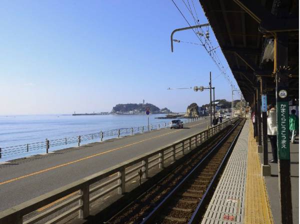 江ノ島電鉄線「鎌倉高校前」から徒歩約9分