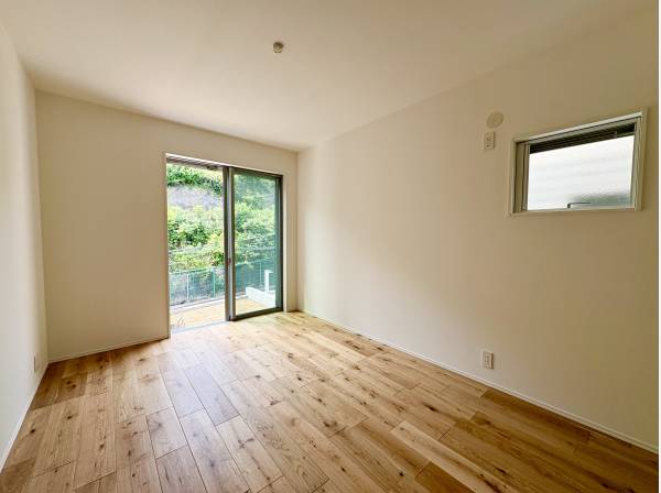 全室6帖越えの洋室が3部屋ございます